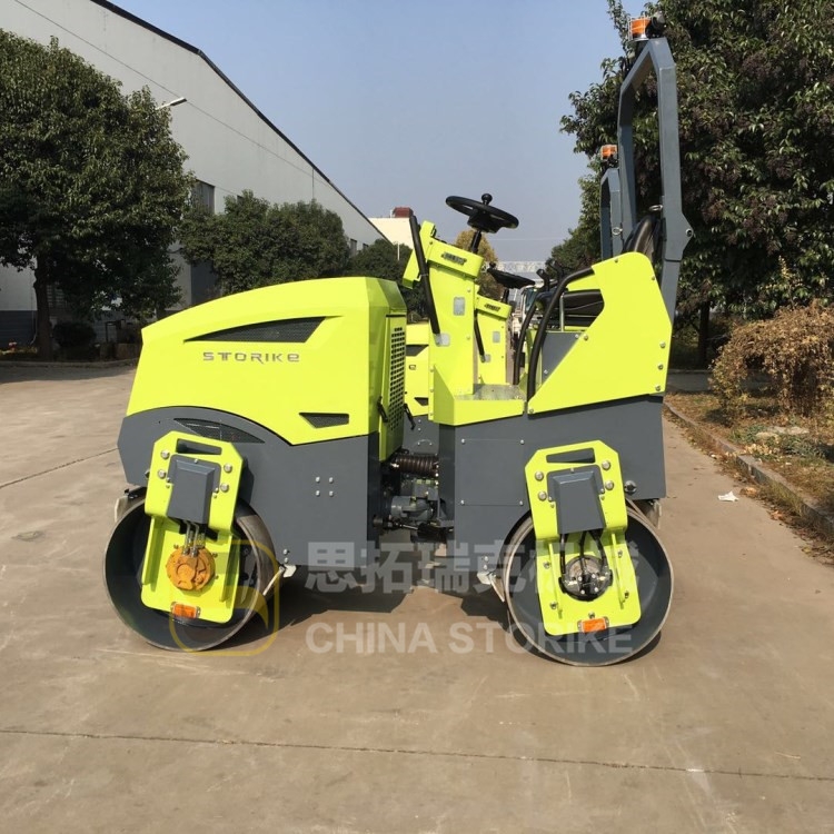 小型壓路機十字路口施工，瀝青路面的接縫有什么技巧處理